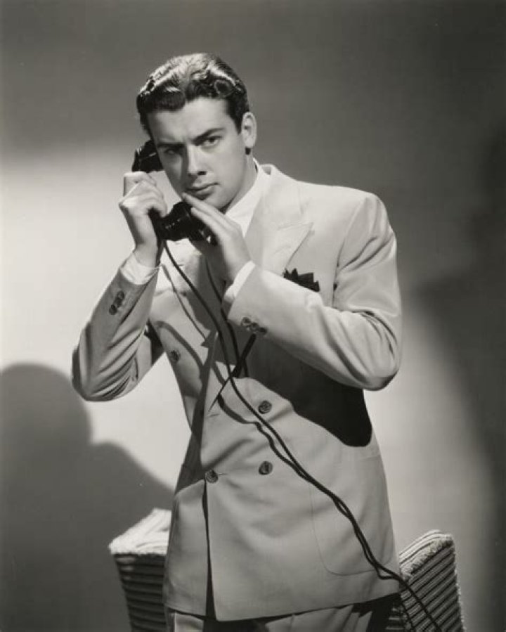 35 Handsome Portrait Photos of Farley Granger in the 1940s and &rsquo;50s
