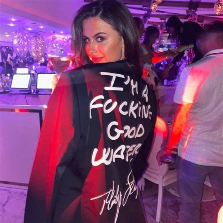9 Fakta Amelia Woolley yang Sukses Curi Hati Niall Horan