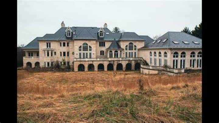 ABANDONED surgeon's 10,500,000 MEGA MANSION Everything was left