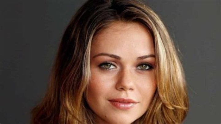 Alexis Dziena Bio, Age, Career, Net Worth