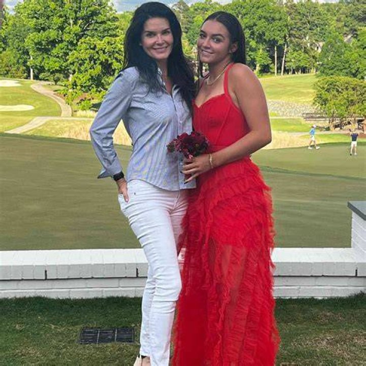 Angie Harmon 2023 dating, net worth, tattoos, smoking & body