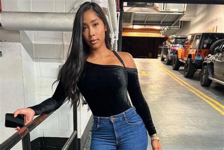 Apryl Jones Bio, Age, Net Worth, Height, Single, Nationality, Facts