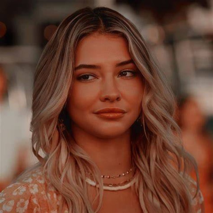 beautiful madelyn cline r/MadelynCline