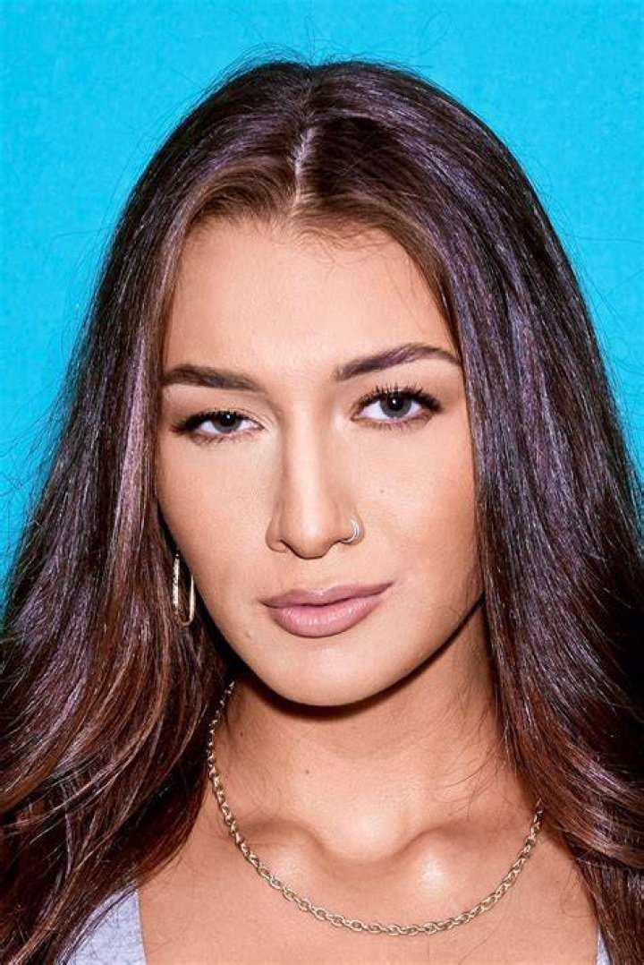 Bella Rolland Biography,Height, Age, Career,Boyfriend,Figure