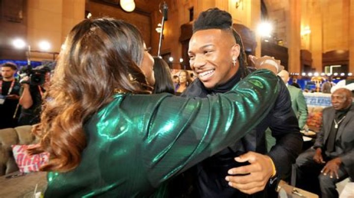Bijan Robinson&rsquo;s Girlfriend Is the LeBron James SuperFan RB Dating