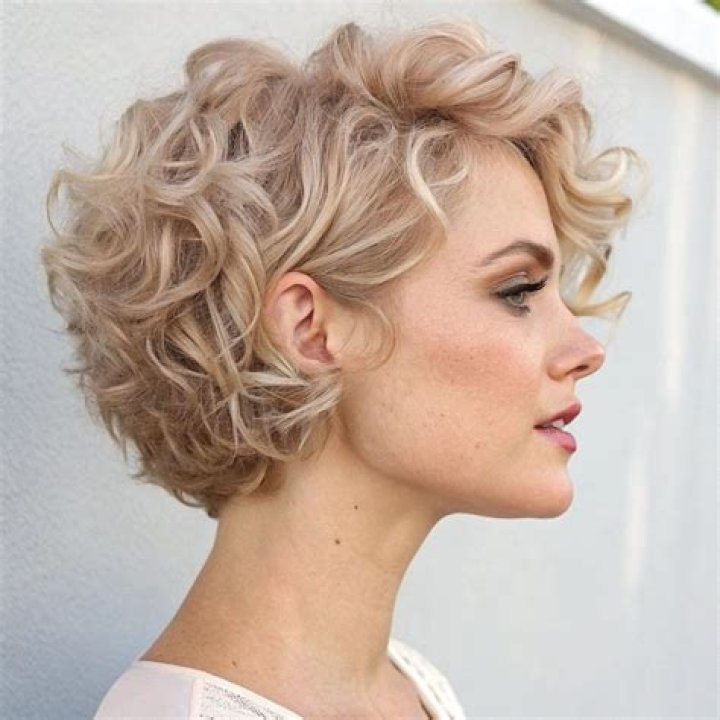 Brittany Snow Blonde Curly Bob Hairstyle Styles Weekly