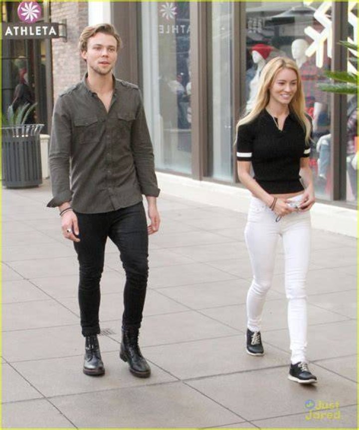 Bryana Holly & Ashton Irwin Break Up &mdash; 5SOS Drummer Reveals Sad Split