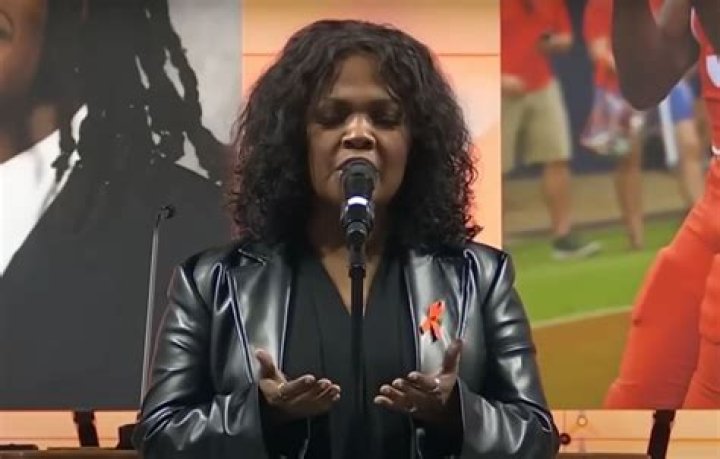 Cece Winans sings at funeral after 3 killed in University shooting