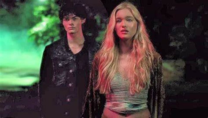 Chloe Rose Robertson as Luna Briggs