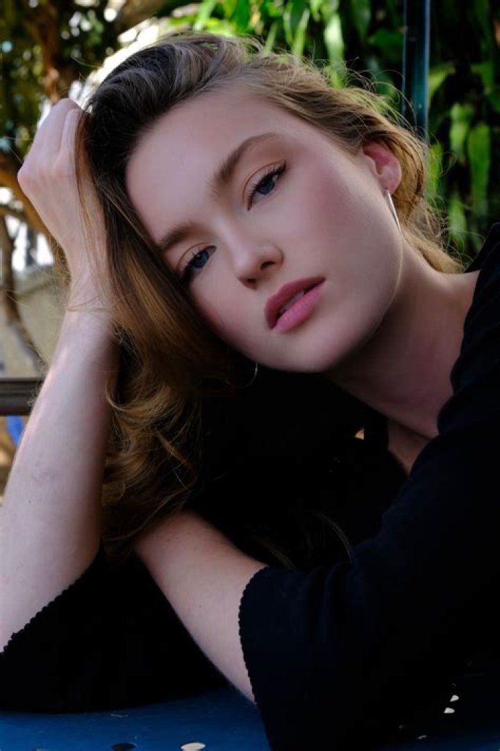 Chloe Rose Robertson at Comic con