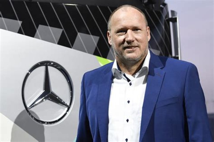 Daimler Truck Says CFO Jochen Goetz Dies in &lsquo;Tragic Incident&rsquo;