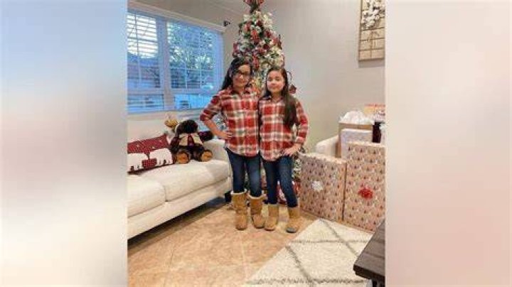 Daniela Mendoza and Sofia Mendoza with her parents