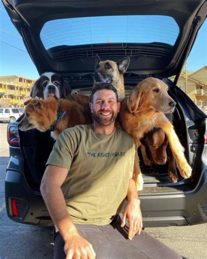 Does Lee Asher have a wife? A look at his relationships Legit.ng