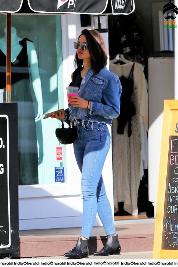 Eiza Gonzalez enjoys a day out with handsome companion Daily Mail Online