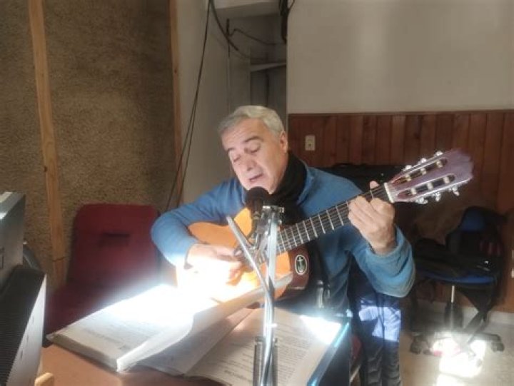 El artista local Daniel de Jes&uacute;s lanza un nuevo &aacute;lbum &lsquo;Estas canciones