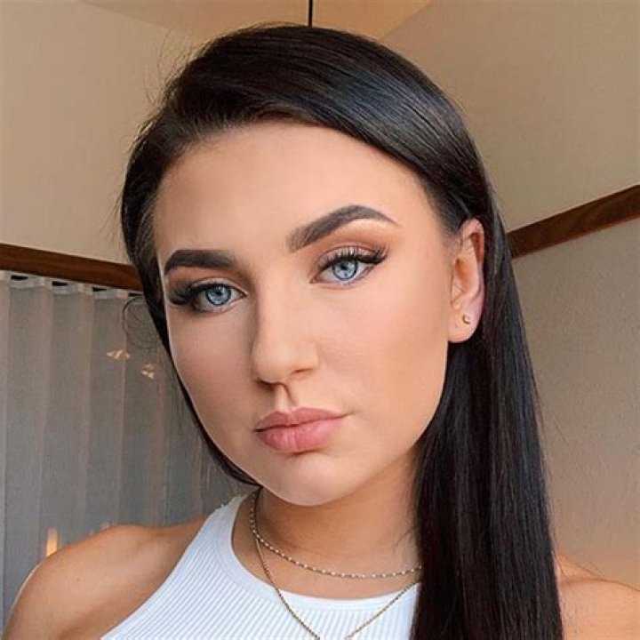 Elizabeth Zaks Bio, Age, Height, Net Worh, Instagram