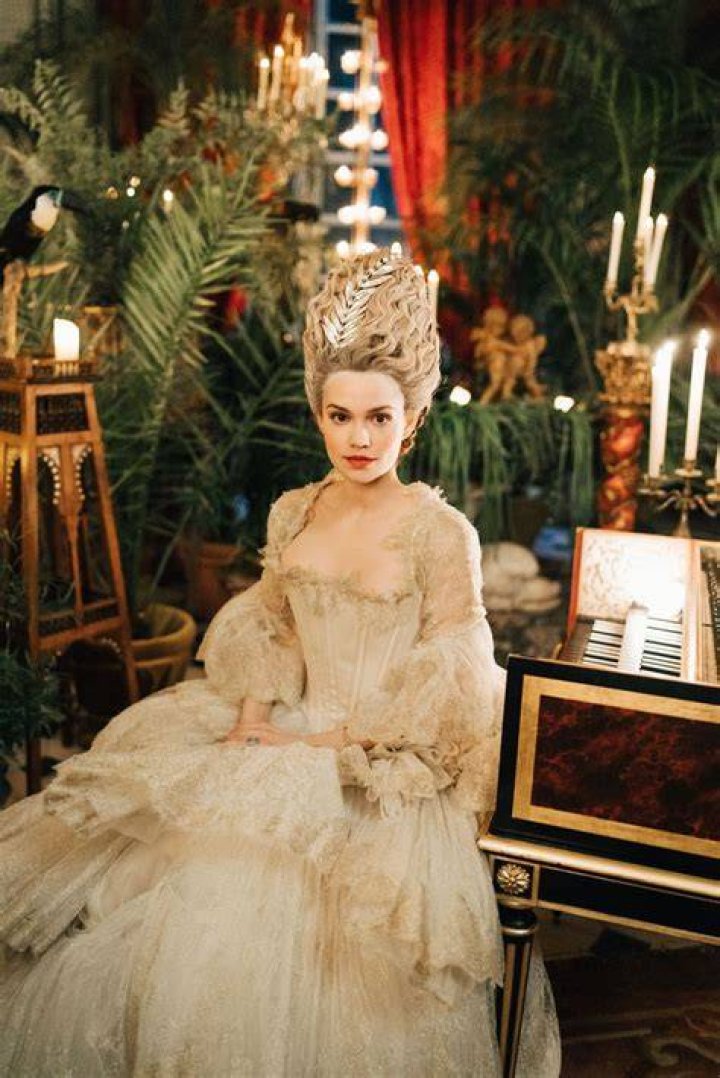 Emilia Schule as Marie Antoinette