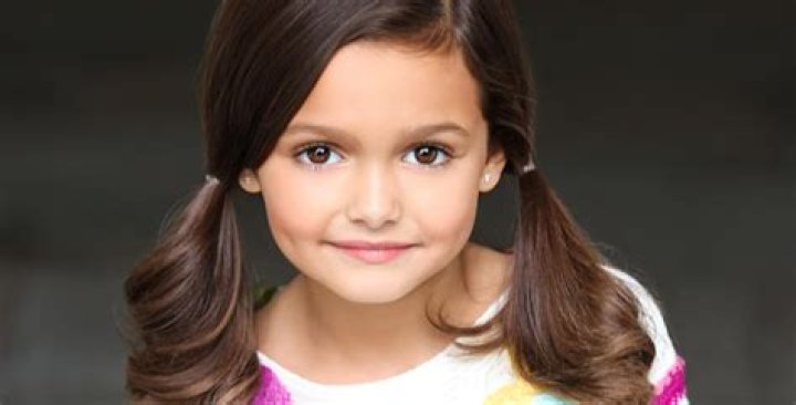 Emilia Schule as Young Petra