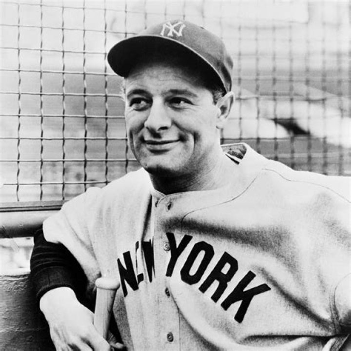 ER197 LOU GEHRIG New York Yankees with Baby Photo New york yankees