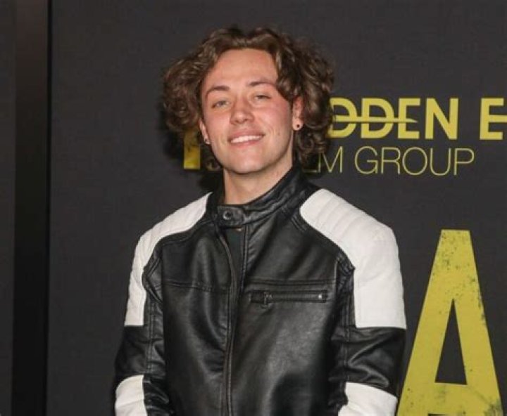 Ethan Cutkosky Dead Or Still Alive Health Update Age