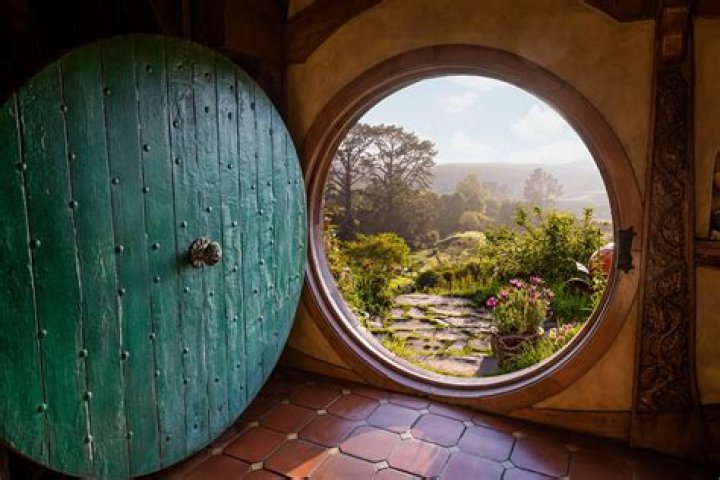 Fabien Frankel is 5 feet 10 inches in height Fabien Frankel is 5 feet 10 inches in height