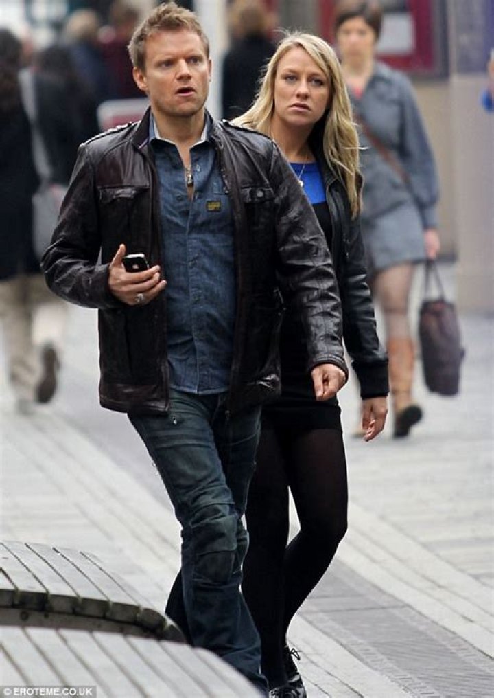 Find out whether Marc Warren is a gay? If so who is he dating? Know