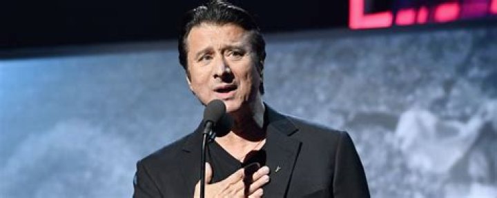 Former Journey singer Steve Perry returns to stage after 19 years