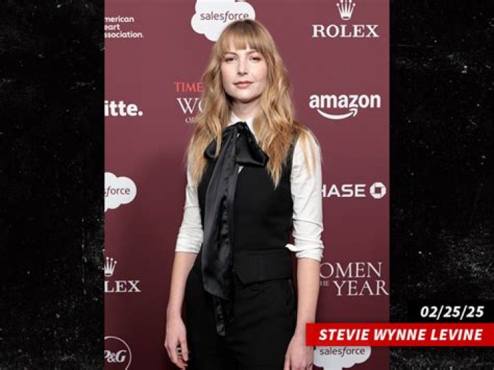 GMM aka Stevie Wynne Levine aka steviewlevine Nude Leaks Faponic