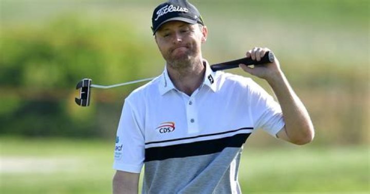 Golfer Michael Hoey's wife to rescue after he lost his clubs