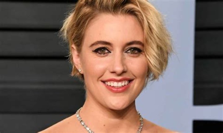 Greta Gerwig Net Worth, Bio, Height, Family, Age, Weight, Wiki 2023