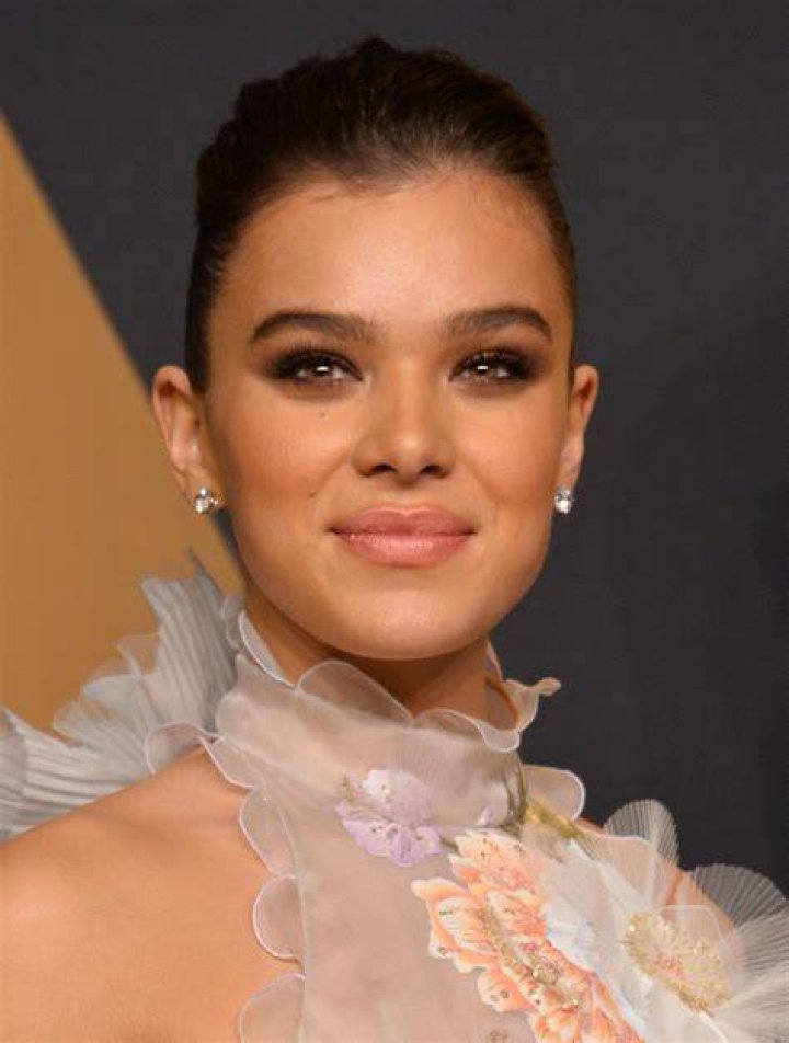 Hailee Steinfeld's 2017 VMAs Makeup Look Us Weekly