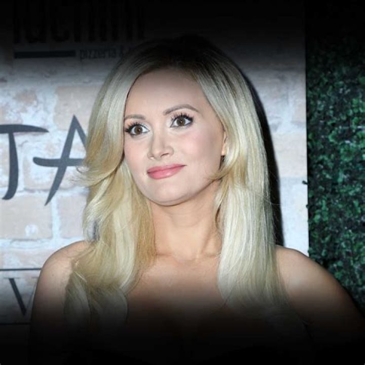 Holly Madison Net Worth December 2023, Salary, Age, Siblings, Bio