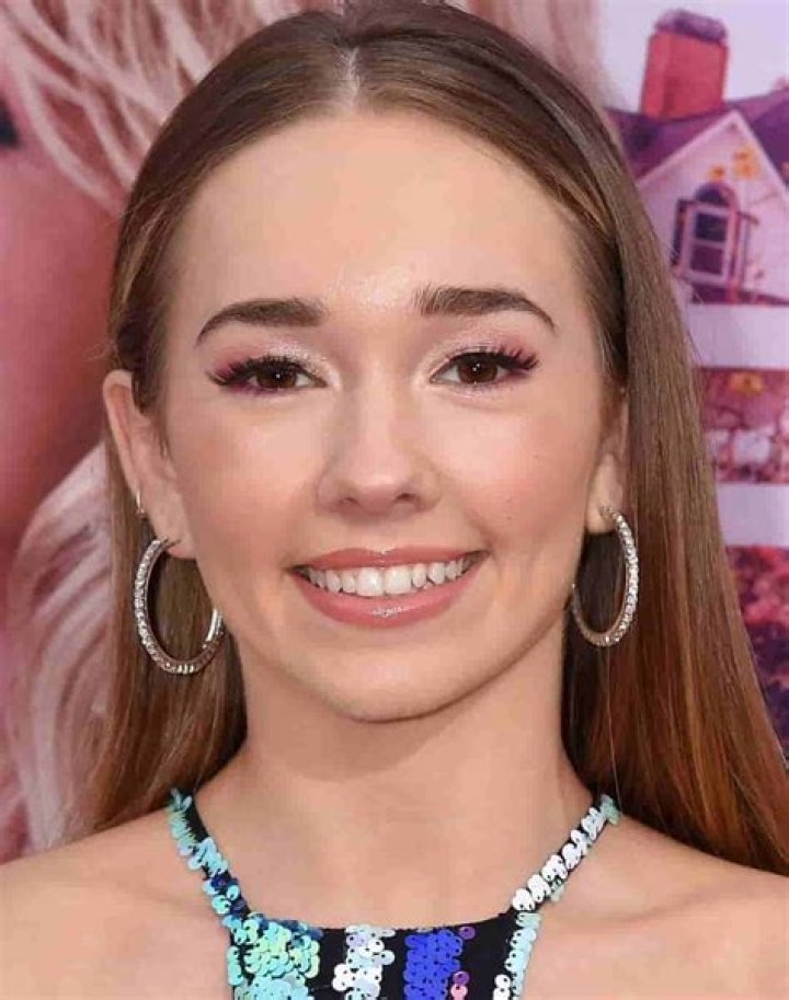 Holly Taylor's Instagram, Twitter & Facebook on IDCrawl
