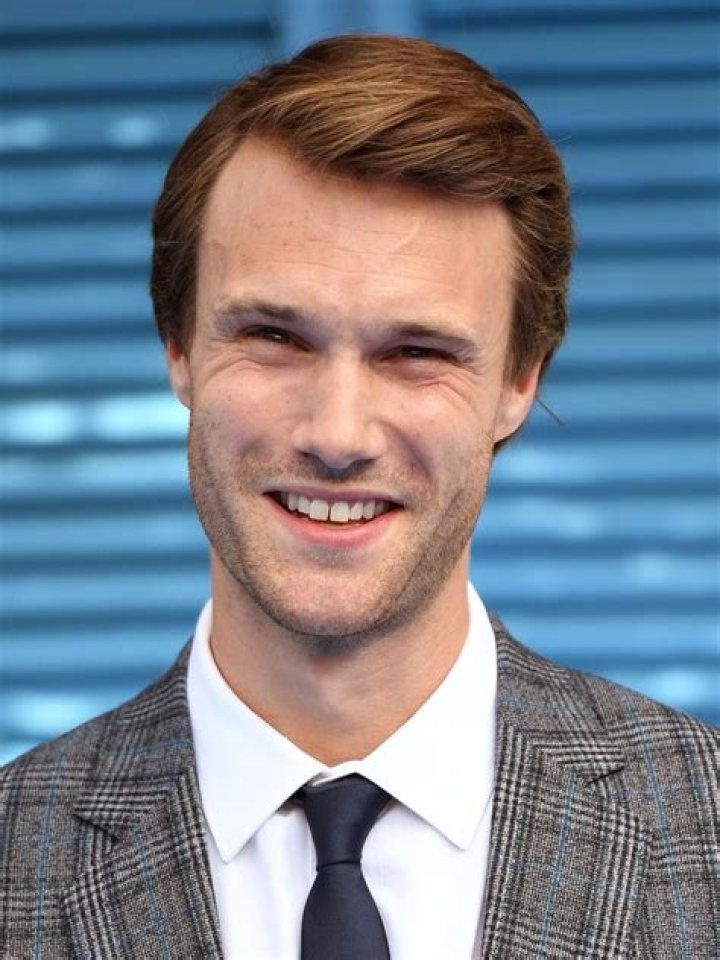 Hugh Skinner 