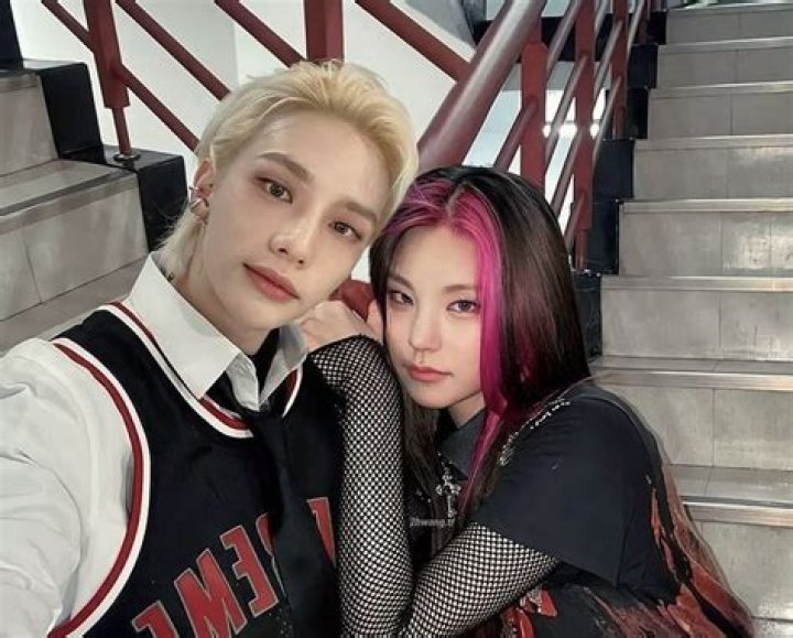 hyunjin and yeji Siblings, Twins, Hyun Ji, K Meme, Cute Jeans, Drama