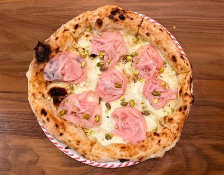 Il Casaro Pizzeria fires up a larger menu at the Marina&rsquo;s new Casaro