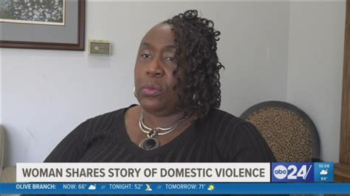Iowa woman shares story of her daughter's addiction at Klobuchar event