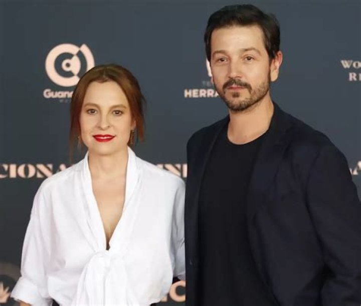 &iquest;Diego Luna y Marina de Tavira confirman as&iacute; su romance? E! Online