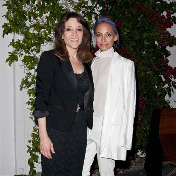 Is Marianne Williamson Married? Does She Have a Husband?