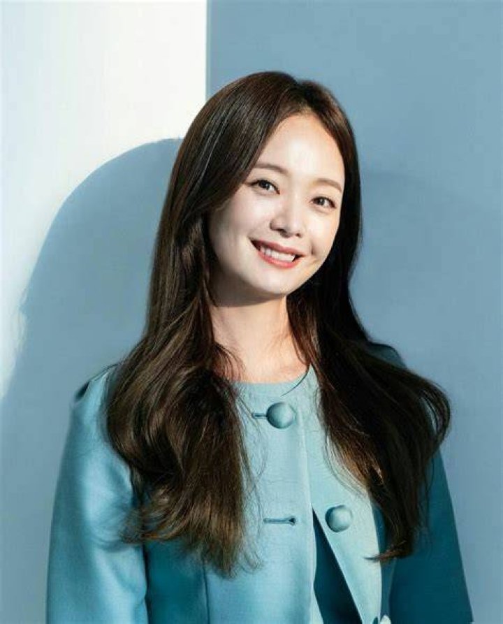 Jeon So-min dating 2023 profile
