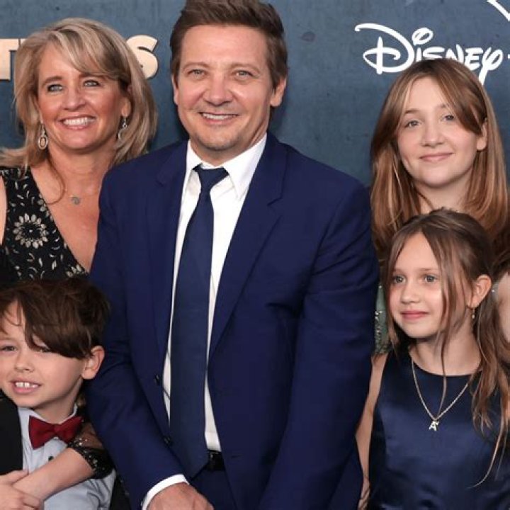 Jeremy Renner Joined by Daughter Ava for First Red Carpet Since