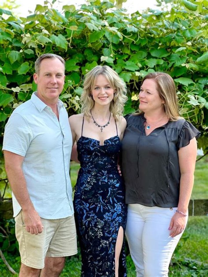 Jillian Ludwig with her parents and siblings