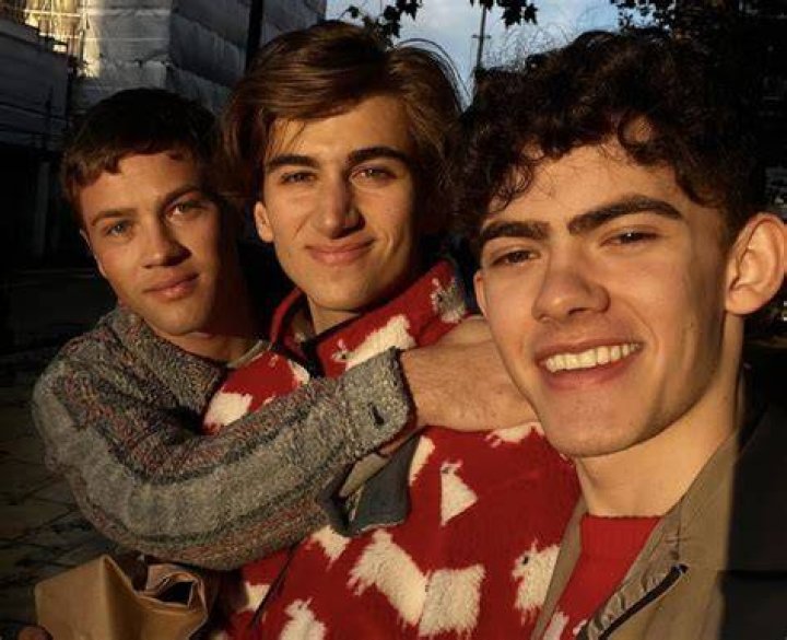 Joe Locke 11 facts about Heartstopper's Charlie you should know PopBuzz
