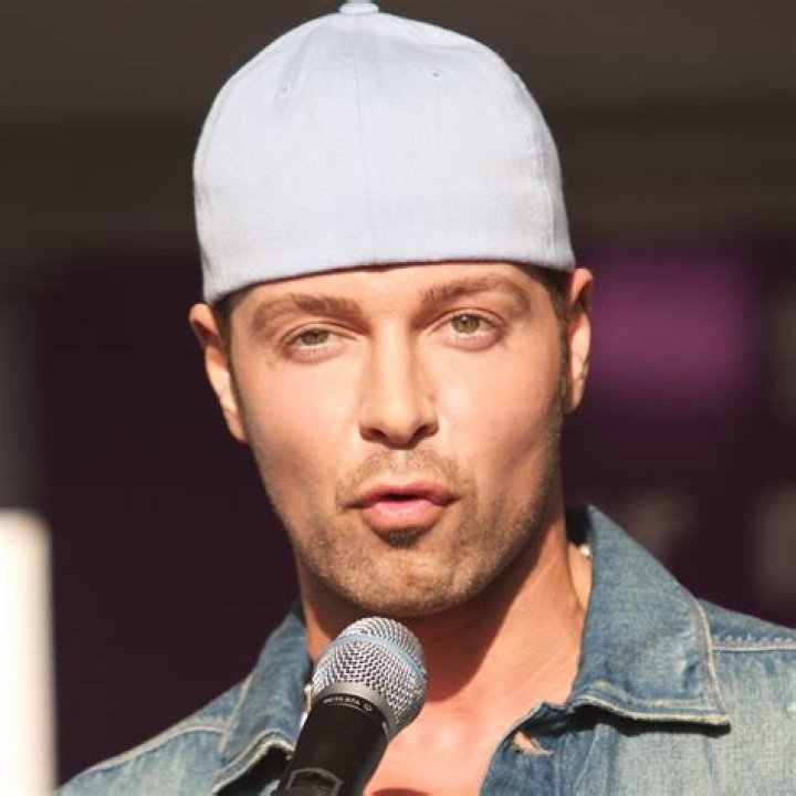 Joey Lawrence Net Worth (2021), Height, Age, Bio and Facts Teal Sound