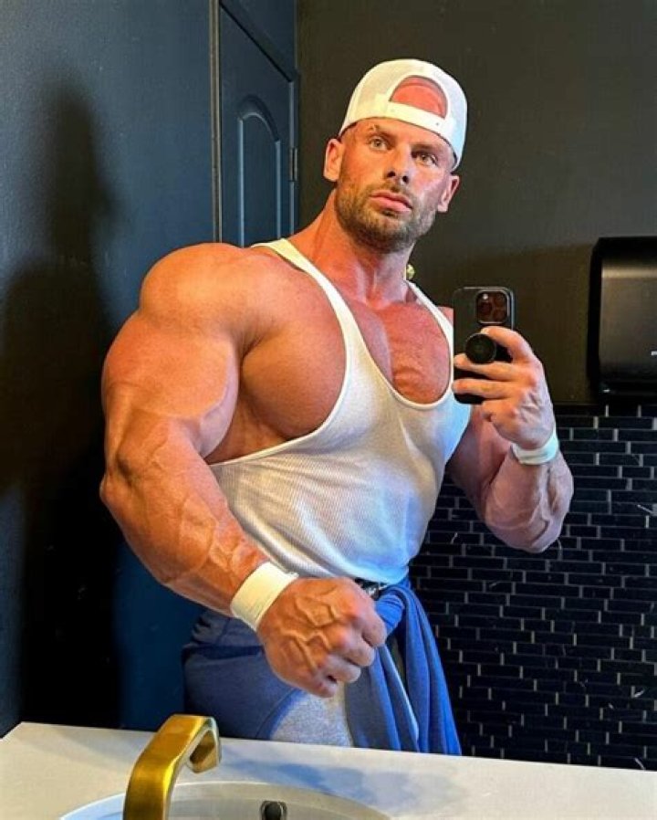 Joey Swoll dating 2023 profile