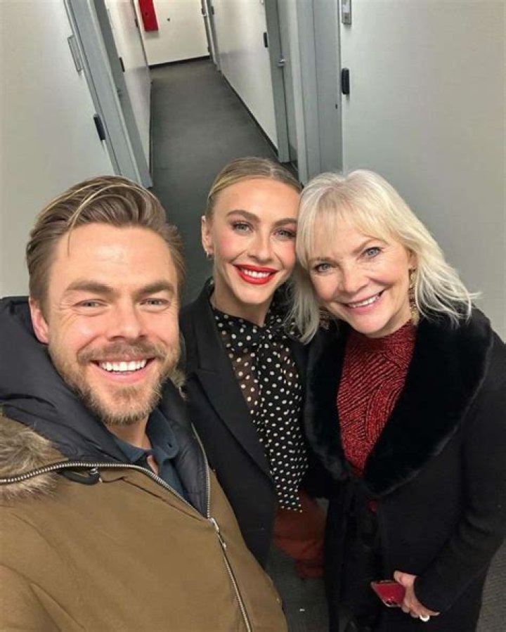JULIANNE HOUGH at America&rsquo;s Got Talent Season 14 Live Show in Los