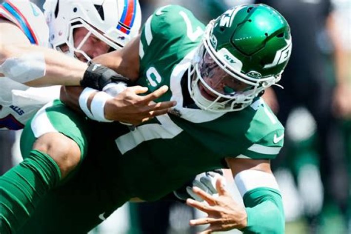 Justin Fields Injury & Relationships [2023 Update] Players Bio