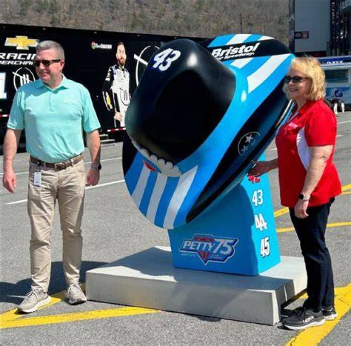 King Richard honored at Food City 500 with black and 'Petty blue' hat