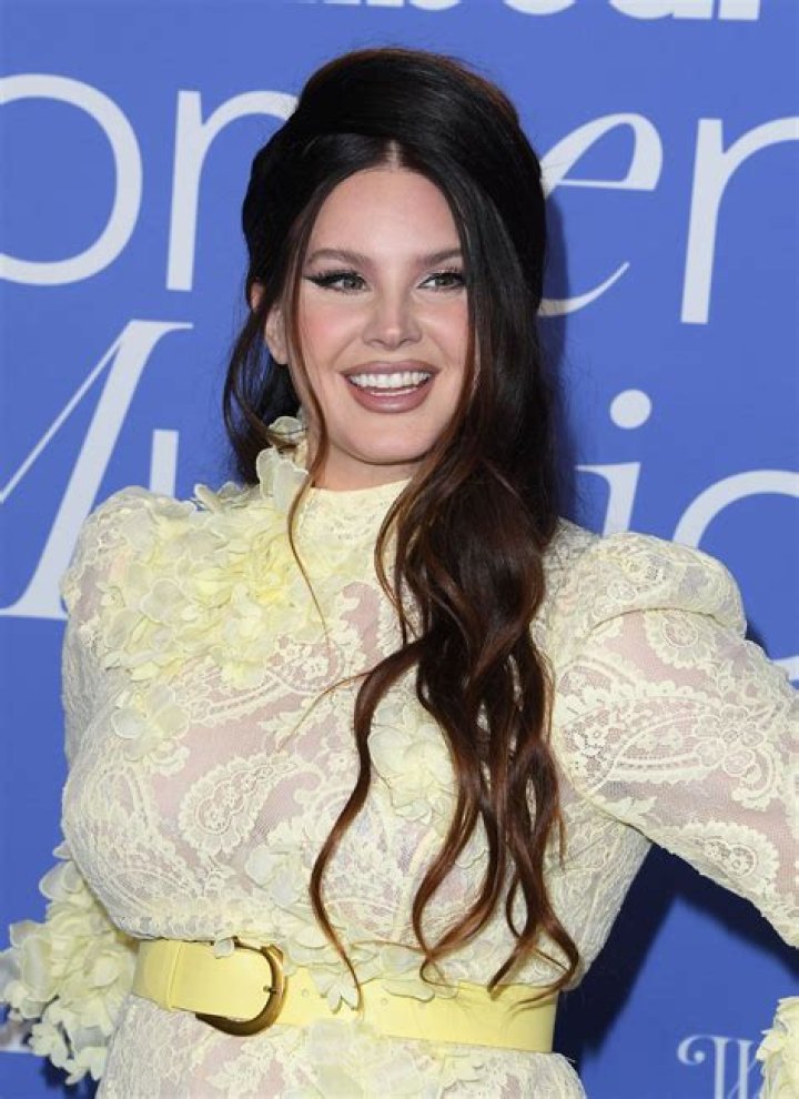 Lana Del Rey (Singer) Wiki, Biography, Age, Height, Weight, Measurements, Boyfriend, Net Worth, Family, Facts