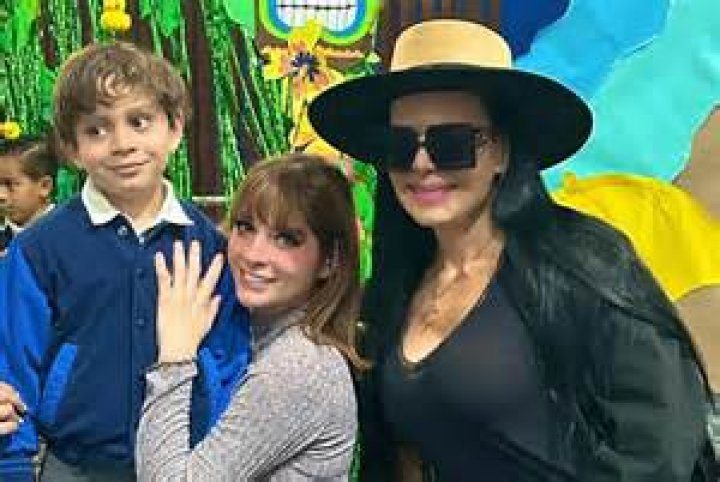 Llega Jos&eacute; Manuel Figueroa con Maribel Guardia para despedir a Juli&aacute;n